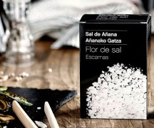 gourmetbybeites-flor-sal-escamas-caja-negra-artesana-anana